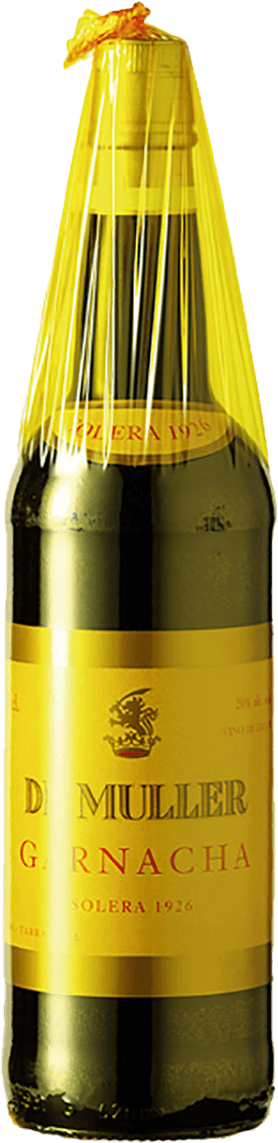 Het label is geel met een centrale afbeelding van een draak of griffioen in het midden. De tekst 'DE MULLER' staat prominent in grote letters bovenaan, gevolgd door 'GARNACHA' en 'SOLERA 1926'. Er zijn geen andere afbeeldingen of kunstwerken zichtbaar op het label.