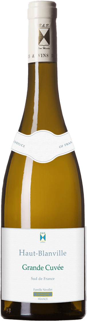 Het label van de wijnfles is vrij eenvoudig en klassiek. Het bevat een familiewapen of schild in het midden, met daarboven de tekst 'Haut-Blanville'. Daaronder staat in grotere letters 'Grande Cuvée' en daaronder 'Sud de France'. Onderaan het label is er een kleine rechthoek met daarin 'Famille Nivollet' en daaronder 'FRANCE'.