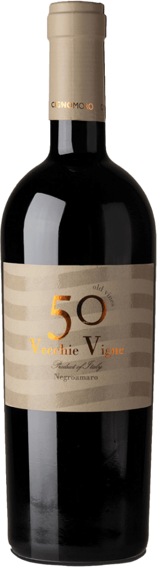 Het label heeft een minimalistisch ontwerp met grote, opvallende gouden cijfers '50' in het midden. Daaronder staat de tekst 'Vecchie Vigne' en andere kleinere teksten in een klassieke stijl. Het label is verder vrij eenvoudig en elegant.