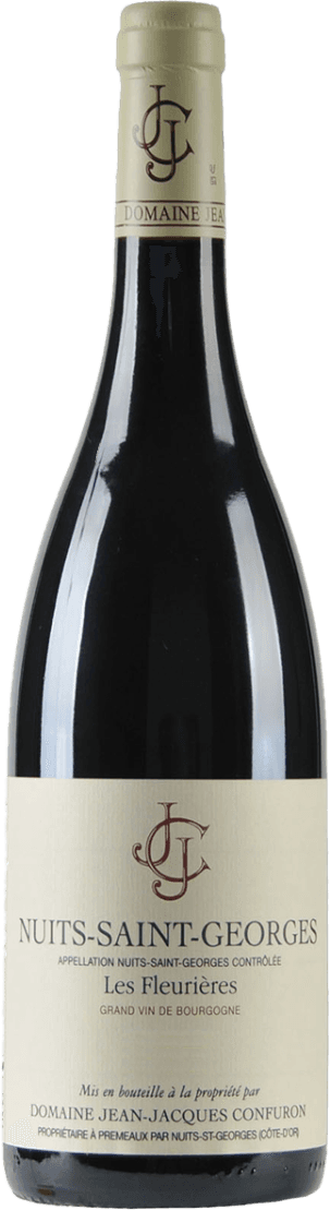 Het label is klassiek en minimalistisch vormgegeven. Bovenaan staat een monogram met de initialen 'JJC' in een sierlijk lettertype. Daaronder zijn de naam van de wijn, herkomst en producent vermeld in verschillende lettergroottes. Het geheel oogt traditioneel, zonder afbeeldingen of illustraties naast het monogram.