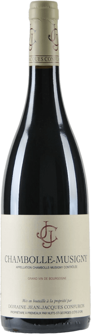 Het label is minimalistisch en traditioneel vormgegeven. Het bevat de tekst 'Chambolle-Musigny' in grote letters, met daarboven een monogram van de initialen 'J C'. Onderaan het label staat verdere informatie over de wijn en producent. Er zijn geen afbeeldingen van objecten zoals dieren of kastelen op het label.