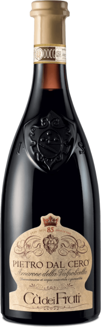Het label heeft een klassieke uitstraling met een familiewapen en sierlijke krullen. De naam 'Pietro Dal Cero' staat prominent vermeld, met daaronder 'Amarone della Valpolicella'. Bovenaan is een kroon afgebeeld.