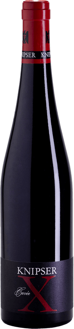 Het label is minimalistisch en modern vormgegeven. Het heeft een zwarte achtergrond met in het groot een rode 'X' centraal op het label. Daarboven staat in witte hoofdletters 'KNIPSER' en daaronder in een sierlijk lettertype het woord 'Cuvée'. Het label straalt kracht en eenvoud uit, zonder illustraties of afbeeldingen, en de grote rode 'X' valt direct op.