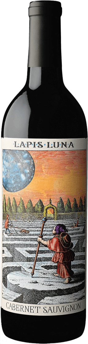 Het label toont een middeleeuws uitziende scène met een persoon die een staf vasthoudt en door een labyrint loopt. Op de achtergrond is er een grote maan te zien boven bomen en een poort.