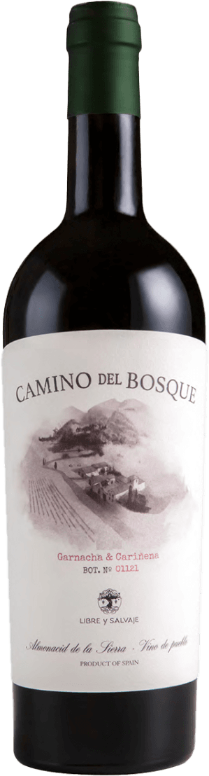 Het label toont een getekende, bijna sepia-achtige afbeelding van een wijndomein in een heuvelachtig landschap met wijnranken. Bovenaan staat de naam van de wijn in grote, klassieke letters. Onder de afbeelding staat in kleinere letters verdere informatie over de wijn. Het geheel oogt klassiek en rustig, met een focus op het landschap.