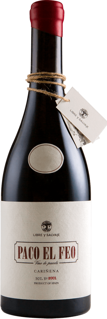 Het etiket heeft een minimalistische uitstraling met een witte achtergrond. In het midden staat de naam 'Paco El Feo' in grote, donkere letters. Boven de naam is er een klein embleem of logo te zien. Onder de naam zijn er kleinere teksten die mogelijk details over de wijn geven.