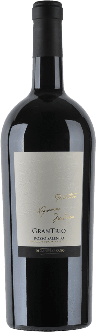 Het label is minimalistisch met een witte achtergrond. Er staan elegante, goudkleurige letters op die de naam van de wijn en andere details aangeven. Het label bevat geen afbeeldingen of illustraties.