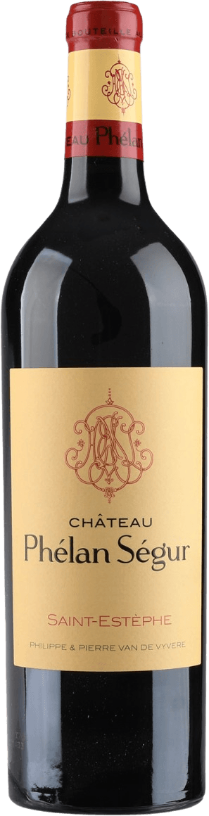 Het label toont een elegant embleem in het midden, met sierlijke rode lijnen die een monogram vormen. De naam 'Château Phélan Ségur' staat eronder in zwarte letters, met 'Saint-Estèphe' daaronder in rood. Het geheel heeft een klassieke en verfijnde uitstraling.