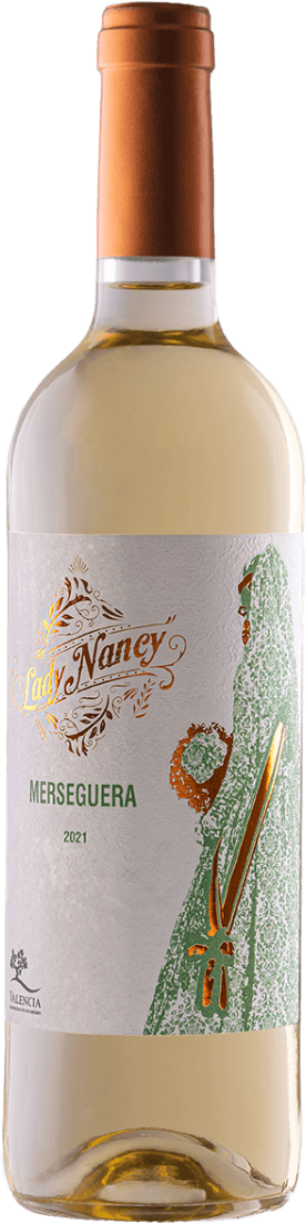 Het label toont een elegante illustratie van een vrouw in groene tinten met bloemen om haar heen. De naam 'Lady Nancy' is prominent aanwezig in sierlijke letters, en er zijn decoratieve elementen rondom de tekst. De achtergrond is licht en subtiel, waardoor de afbeelding en tekst goed opvallen.