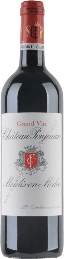 Het label van de wijnfles heeft een klassieke en elegante uitstraling met het embleem of familiewapen centraal geplaatst. De achtergrond is wit, wat een gevoel van eenvoud en klasse geeft. Er zijn sierlijke letters gebruikt voor de naam 'Château Poujeaux' en andere teksten op het label.