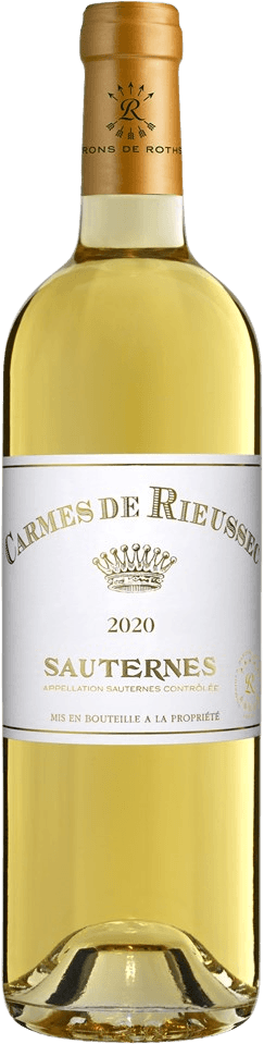Het label is wit met gouden accenten. Centraal staat de naam 'Carmes de Rieussec' in grote, goudkleurige letters. Daaronder staat een gestileerde kroon afgebeeld, gevolgd door het jaartal '2020' en de naam 'Sauternes'. Linksonder op het label is een klein rond embleem zichtbaar. Het geheel oogt klassiek, strak en elegant zonder uitbundige afbeeldingen of kleuren.