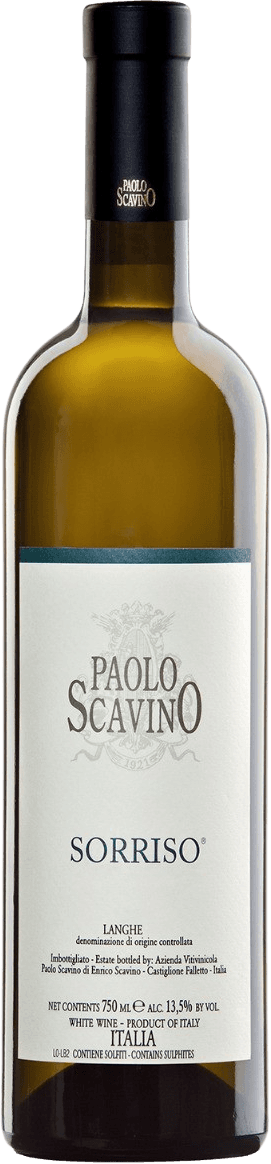 Het label toont de naam 'Paolo Scavino' in grote letters. Daaronder staat 'SORRISO' in een iets kleiner formaat. Het heeft een minimalistische uitstraling met een subtiel familiewapen of embleem boven de naam. De achtergrond is wit met zwarte en blauwe tekst.