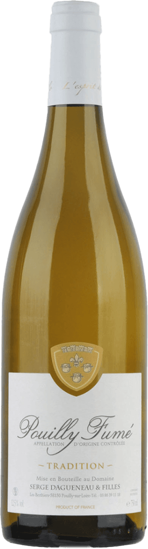 Het label is overwegend wit en rechthoekig, met een goudkleurig familiewapen/schild centraal bovenaan. Daaronder staat de naam 'Pouilly Fumé' in sierlijke, klassieke letters. Verder bevat het label traditionele tekstinformatie over de wijn, producent en herkomst. De uitstraling is klassiek en ingetogen.