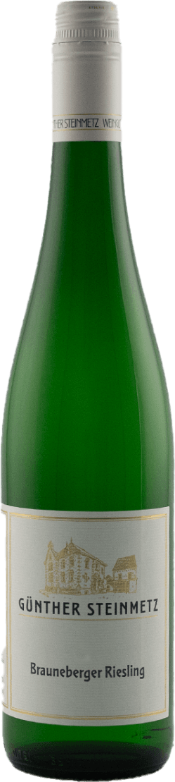 Het label toont een afbeelding van een gebouw, mogelijk een wijnhuis, met de naam 'Günther Steinmetz' en 'Brauneberger Riesling' erop. Het ontwerp is eenvoudig en traditioneel.