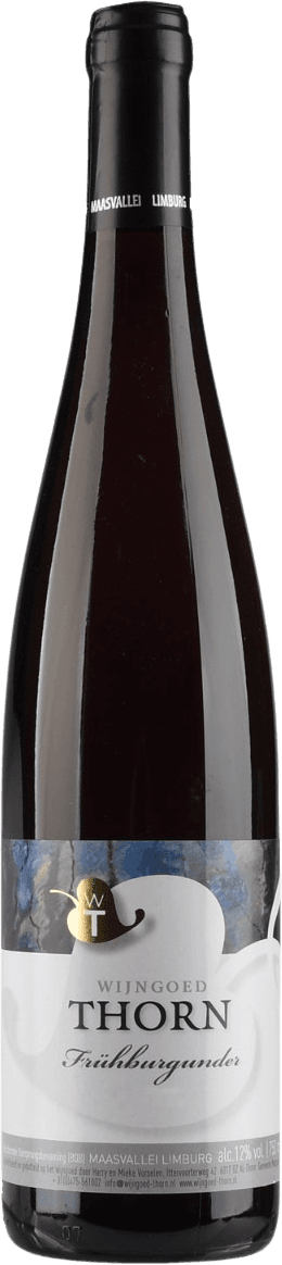 Het label toont een abstracte, golvende witte vorm over een achtergrond met blauwe en grijze tinten. Links bovenin staat een goudkleurig element met de initialen 'WT'. De naam van het wijngoed en de druif staan prominent in klassieke typografie op het witte gedeelte.