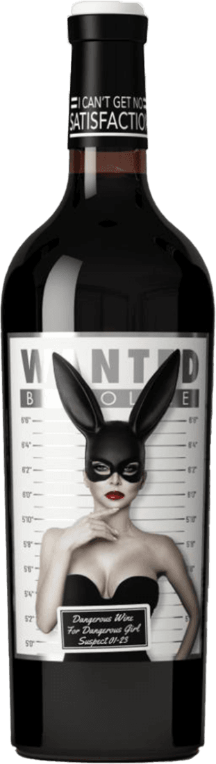 Het label toont een vrouw met een konijnenmasker voor een achtergrond van een politiefotobord, wat een 'wanted' poster nabootst. Dit geeft een edgy en speelse uitstraling.