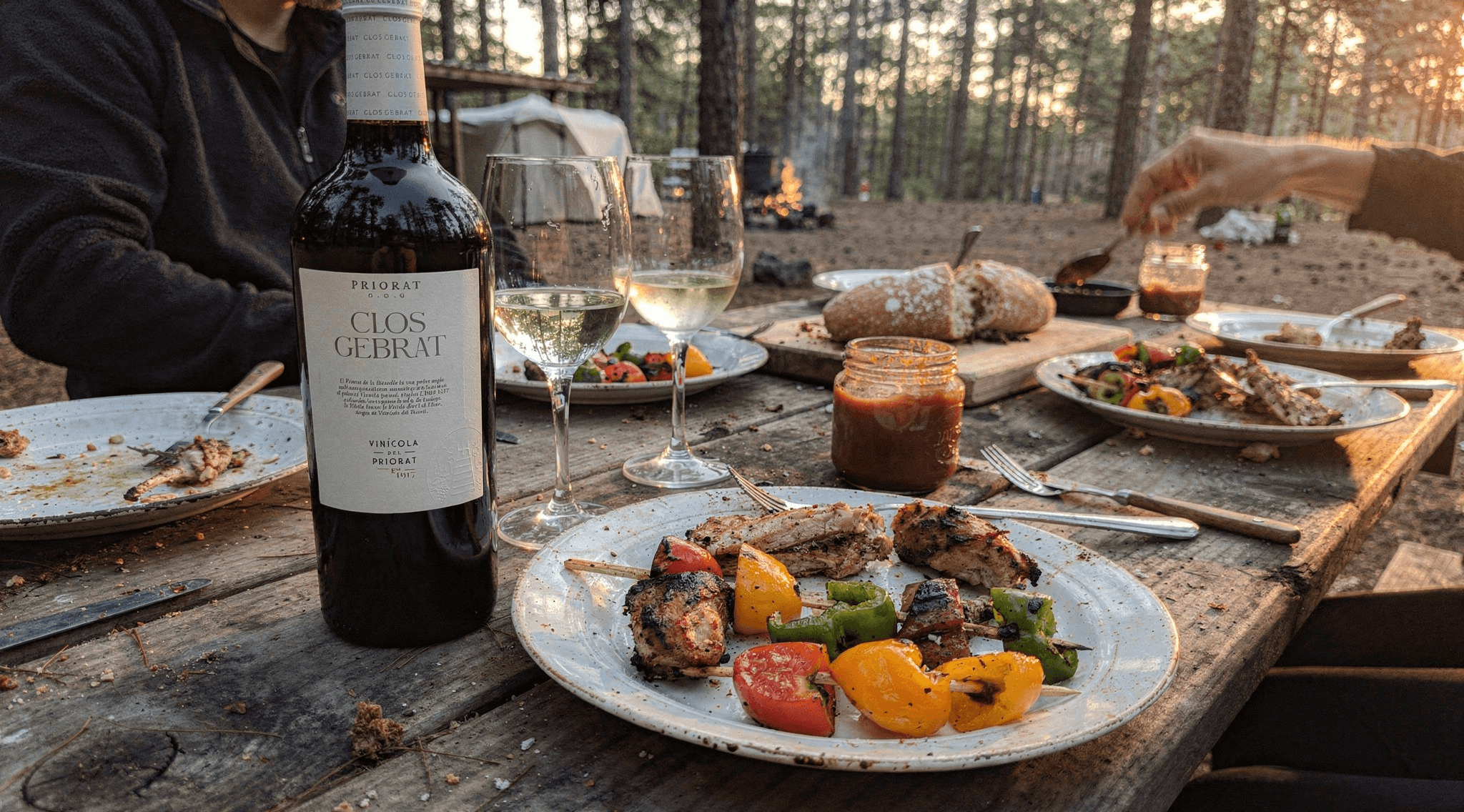 Wijn bij campingmaaltijden