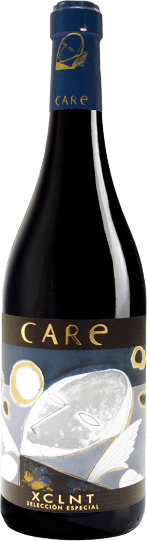 Bodegas Anadas - Care XCLNT Het label toont een abstract gezicht dat is getekend in een minimalistische stijl. Er zijn ook cirkelvormige elementen en lijnen die het ontwerp aanvullen.