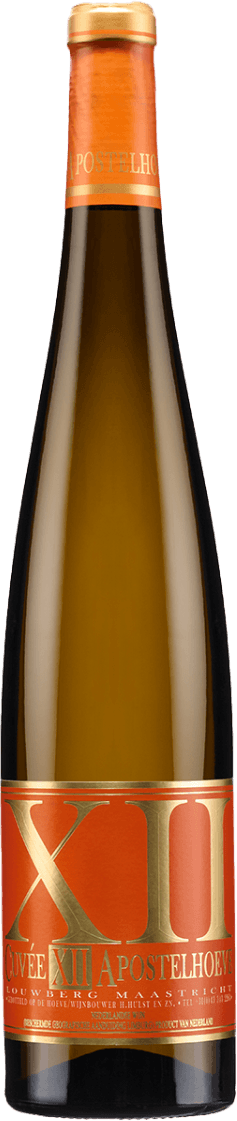 Apostelhoeve - Cuvée XII Het label toont een groot Romeins cijfer 'XII' in goudkleur op een oranje achtergrond. Onder het cijfer staat de tekst 'Cuvée XII Apostelhoeve'. Het ontwerp is strak en minimalistisch, zonder afbeeldingen of versieringen.