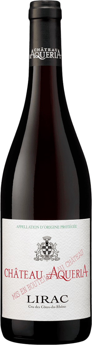Lirac AC 2022 Het label van de wijnfles heeft een traditioneel ontwerp met een familiewapen in het midden. Bovenaan staat 'Appellation d'Origine Protégée' in groene letters. De naam 'CHÂTEAU d'AQUERIA' is prominent weergegeven in rode hoofdletters, diagonaal over het wapen. Onderaan staat 'LIRAC Cru des Côtes-du-Rhône'. Het geheel heeft een klassieke uitstraling met een focus op tekst en het familiewapen.