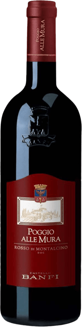 Rosso di Montalcino DOC Castello Banfi Poggio alle Mura Het label is diep rood met een goudkleurig omlijnd rechthoekig vlak in het midden. Bovenaan staat een familiewapen of schild met kroon en daaronder een klassieke tekening van een kasteel of wijngaard. De naam 'Poggio alle Mura' en andere teksten staan prominent in witte en gouden letters op het rode vlak. Het geheel oogt klassiek, traditioneel en straalt Italiaanse elegantie uit.