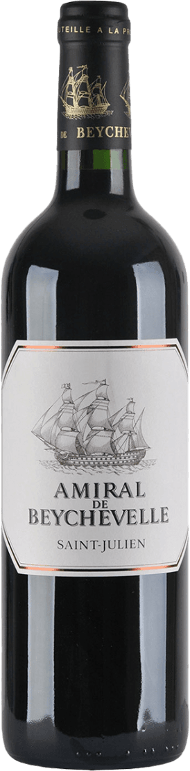 Amiral de Beychevelle 2022 Het label toont een gedetailleerde tekening van een klassiek zeilschip in zwart-wit, centraal geplaatst op een lichtgekleurde achtergrond. De naam 'Amiral de Beychevelle' en de herkomst 'Saint-Julien' staan prominent onder het schip vermeld. Het geheel oogt traditioneel en elegant, met strakke lijnen en weinig kleurgebruik.