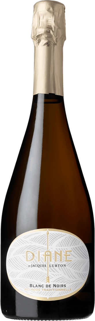 Château Bonnet - Diane Brut Nature Sparkling Het label is ovaalvormig en heeft een witte achtergrond met een subtiel patroon van grijze bladeren of veertjes. In het midden staat de naam 'DIANE' in grote, gouden letters, met een verticale speer die door de tekst loopt. Onder de naam staan kleinere teksten in goud en zwart. De rand van het label is afgewerkt met een gouden omlijning.