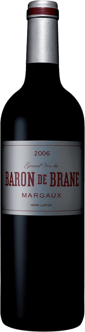 Château Brane-Cantenac - Baron de Brane (2e wijn) 2018 Margaux AC Het label toont de naam 'BARON DE BRANE' in grote, rode letters centraal op een zilverkleurige achtergrond. Boven en onder de naam staan kleinere teksten met jaartal en herkomstinformatie. Het ontwerp is strak en minimalistisch zonder afbeeldingen.