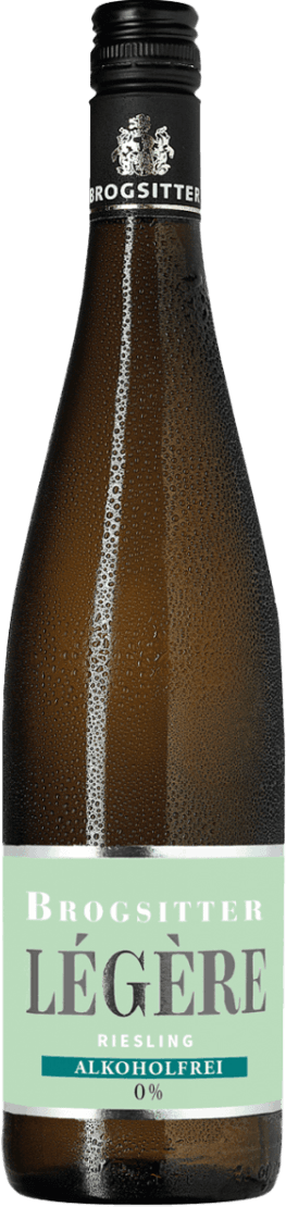 Légère Riesling <0.5% Alc. Het label toont de naam 'Brogsitter Légère Riesling Alcoholfrei 0%' in grote letters. Het heeft een minimalistisch ontwerp met een lichte, pastelgroene achtergrond en witte tekst, aangevuld met zilveren accenten. Bovenaan staat een familiewapen of logo in wit op zwart.