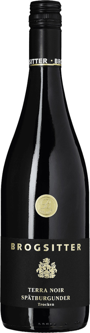 Brogsitter Weingüter - Rheinhessen Terra Noir Spätburgunder Trocken Het label van de wijnfles is zwart met gouden letters. Bovenaan staat 'BROGSITTER' in grote, opvallende letters. Er is een embleem of familiewapen centraal op het label geplaatst, wat een traditioneel gevoel geeft.