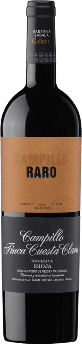 Bodegas Campillo - Rioja DOCa Raro Het label van de wijnfles is verdeeld in twee delen. Het bovenste deel is bruin met de tekst 'CAMPILLO RARO' in grote letters. Het onderste deel is zwart met sierlijke witte tekst die informatie over de wijn geeft, zoals 'Finca Cuesta Clara' en 'RESERVA RIOJA'.