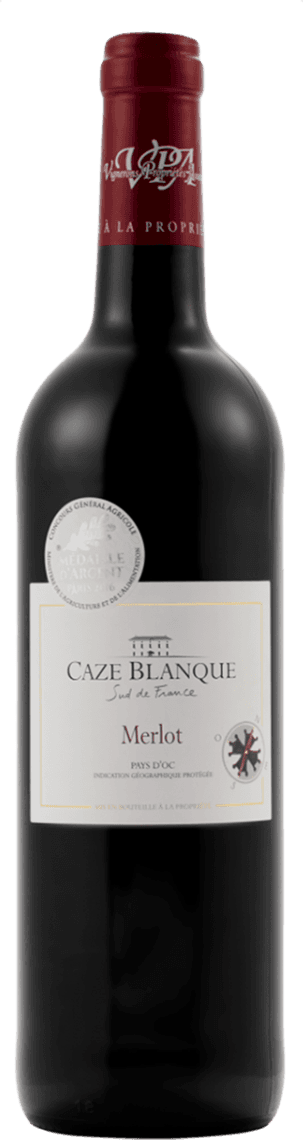 Pays d'Oc IGP Merlot 2023 Het label is vrij traditioneel en minimalistisch vormgegeven. Het heeft een witte achtergrond met een dunne gouden rand. In het midden staat de naam 'CAZE BLANQUE' in grote, duidelijke letters, met daaronder 'Sud de France', 'Merlot' en verdere specificaties van de wijn. Linksboven op het label zit een zilveren medaille-sticker. Rechtsonder is een klein grafisch element te zien dat lijkt op een kompasroos of stervormig symbool.