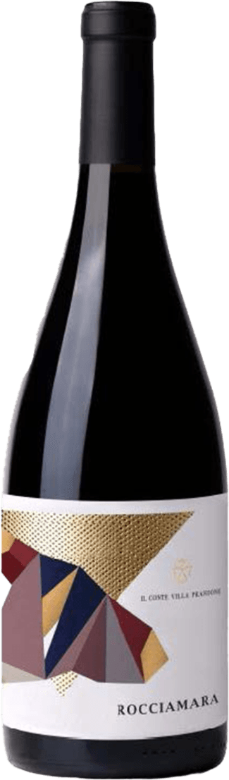 Il Conte Villa Prandone - Marche IGP Rocciamara Het label toont een abstract geometrisch ontwerp met verschillende overlappende driehoeken. Er is gebruik gemaakt van een mix van kleuren en texturen, waaronder goudkleurige stippen die een metallic effect geven. De naam 'Rocciamara' staat onderaan het label in duidelijke letters.