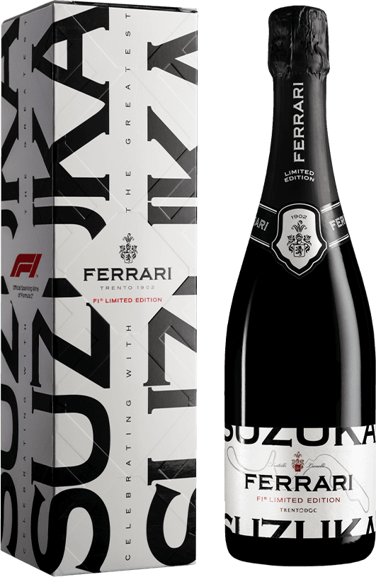 Ferrari - Trento DOC Brut Cities Special Cuvée F1 Suzuka in geschenkverpakking Het label is minimalistisch met een zwart-wit kleurenschema. Het bevat de tekst 'Ferrari' en 'Suzuka', samen met een familiewapen of embleem. Er zijn geen afbeeldingen van dieren, fruit, bloemen of andere elementen te zien.