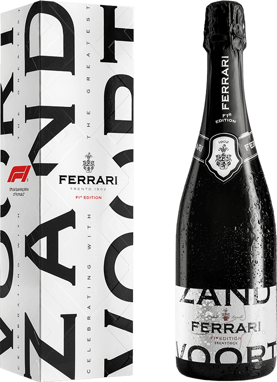 Ferrari - Trento DOC Brut Cities Special Cuvée F1 Zandvoort in geschenkverpakking Het label toont grote letters met de tekst 'ZANDVOORT' en 'FERRARI'. Er is ook een familiewapen of embleem aanwezig, samen met teksten als 'F1 EDITION' en 'TRENTO DOC'. Het design is strak en modern met een focus op typografie.