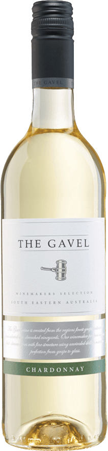 The Gavel - South Eastern Australia Chardonnay Het label toont een eenvoudige, elegante stijl met de naam 'The Gavel' prominent in grote letters. Er is een afbeelding van een hamer onder de naam, wat verwijst naar een rechtershamer. De achtergrond is voornamelijk wit met subtiele grijze en groene accenten.