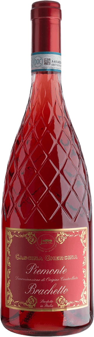 Cascina Ghercina - Piemonte DOC Brachetto Het label is rechthoekig, diep rood van kleur met een gouden sierlijke rand en gouden sierletters. In het midden staat een klassiek ogende tekst, omringd door decoratieve gouden ornamenten. Het label oogt traditioneel en chique, met een duidelijke, elegante uitstraling. Er zijn geen afbeeldingen van dieren, fruit, bloemen of andere objecten, enkel klassieke ornamenten en tekst.