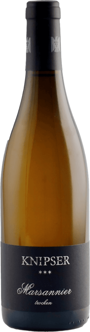 Weingut Knipser - Laumersheim Marsannier trocken Het label is donkerblauw met witte tekst. Bovenaan staat 'KNIPSER' in hoofdletters, gevolgd door drie sterren eronder. Daaronder staat 'Marsannier trocken' in een sierlijk lettertype.
