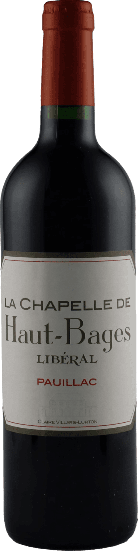 Château Haut-Bages Libéral - La Chapelle 2018 Pauillac AC Het label is vrij minimalistisch en traditioneel vormgegeven. Het bevat de naam "La Chapelle de Haut-Bages Libéral" in grote letters bovenaan, met daaronder het woord "PAUILLAC" in rode kleur. Onderaan het label is een subtiele afbeelding van een gebouw of kasteel zichtbaar. De achtergrond is wit met dunne rode lijnen als kader.