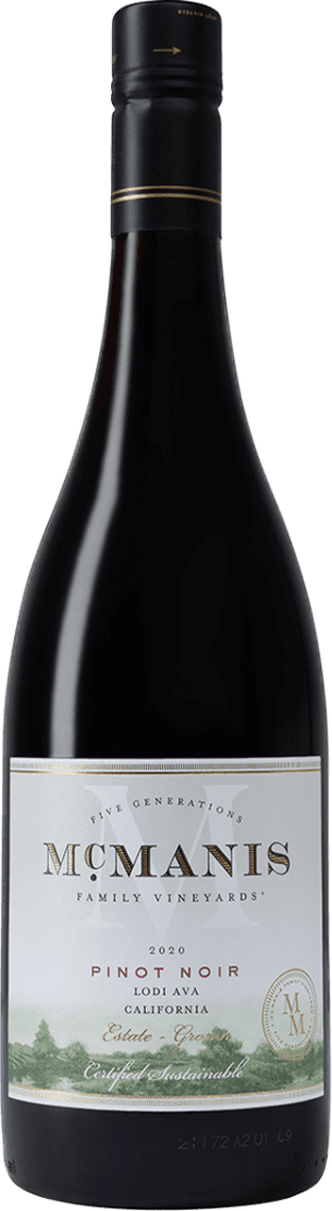McManis Family Vineyards - California Pinot Noir Het label van de wijnfles toont een elegante en traditionele stijl met de naam 'McManis' prominent in grote letters. Er is een afbeelding van wijngaarden of natuur aan de onderkant, wat bijdraagt aan het klassieke uiterlijk. Het label bevat verder tekstuele details over de wijn, zoals 'Pinot Noir', 'Lodi AVA', en het jaartal 2020.