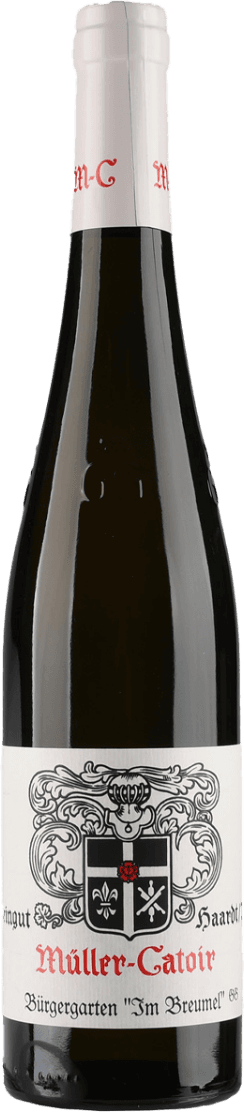 Müller-Catoir - Pfalz Riesling, Bürgergarten Im Breumel GG BIO Het label toont een familiewapen in het midden met daarboven decoratieve elementen. De tekst 'Müller-Catoir' is prominent aanwezig in rode letters onder het wapen. Er zijn geen afbeeldingen van dieren, bloemen of andere objecten, behalve het wapen en de decoraties.