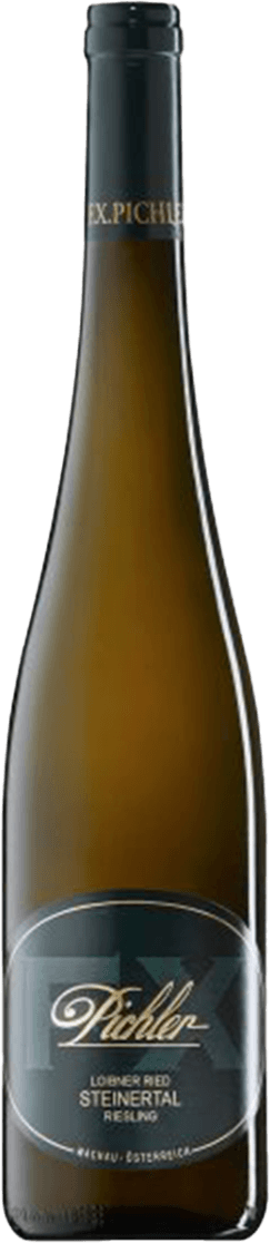 Wachau Riesling Steinertal Het label is donker van kleur met een grote, sierlijke 'FX' als achtergrond. De naam 'Pichler' staat prominent in een klassiek, cursief lettertype centraal op het label. Het ontwerp is strak en traditioneel, zonder afbeeldingen van dieren, bloemen of landschappen. De uitstraling is elegant en ingetogen, met een focus op typografie.