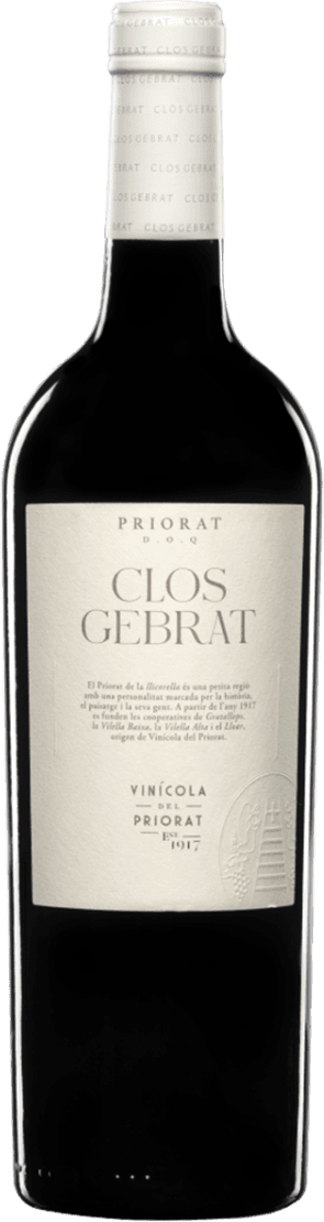Vinicola del Priorat - Clos Gebrat 2023 Het label is minimalistisch en traditioneel vormgegeven met een licht crèmekleurige achtergrond. De tekst is centraal geplaatst in grote, duidelijke letters. Onderaan het label staat een reliëf van een wijnveld of terrasvormige wijngaard. Er zijn geen afbeeldingen van dieren, fruit of bloemen te zien; de focus ligt op de typografie en het reliëf.