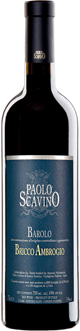 Tenuta Paolo Scavino - Barolo DOCG Bricco Ambrogio 2018 Het label van de wijnfles heeft een klassieke uitstraling met de naam 'Paolo Scavino' prominent in het midden. Er is een familiewapen of embleem zichtbaar boven de naam, wat bijdraagt aan een traditionele en elegante uitstraling. De achtergrond is effen met subtiele texturen, en er zijn geen afbeeldingen van dieren of fruit.