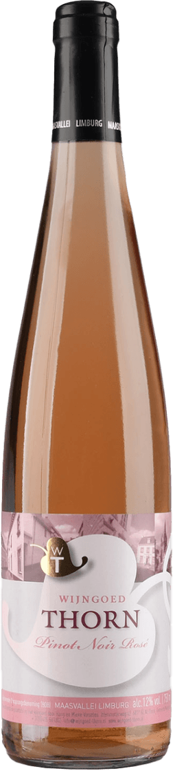 Wijngoed Thorn - Maasvallei BOB Pinot Noir Rosé Het label van de wijnfles toont een elegante en minimalistische stijl. Op de achtergrond is een gedetailleerde illustratie van een gebouw of kasteel zichtbaar, wat duidt op de oorsprong of het wijngoed. Het centrale gedeelte bevat grote, sierlijke letters met de naam 'Wijngoed Thorn' en daaronder 'Pinot Noir Rosé'. Er is ook een klein embleem of logo bovenaan het label.