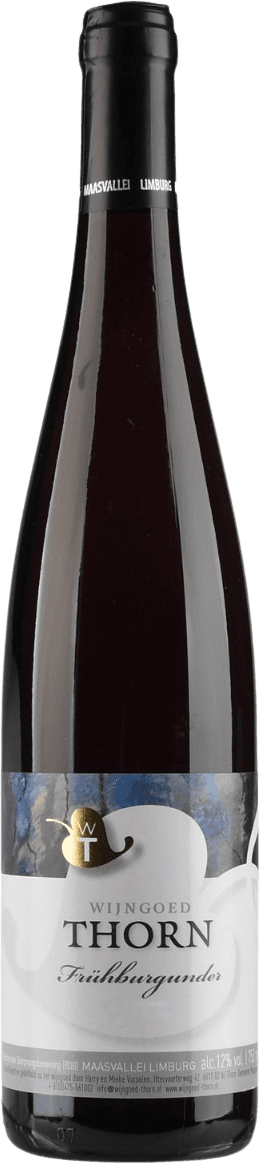 Wijngoed Thorn - Maasvallei BOB Frühburgunder Het label heeft een witte achtergrond met daarop de naam 'WIJNGOED THORN' in zwarte letters. Boven de tekst is een gestileerd embleem of logo zichtbaar in goudkleur, dat lijkt op een combinatie van initialen en een abstracte vorm. Het bovenste deel van het label heeft blauwe tinten die lijken op aquarelverf.