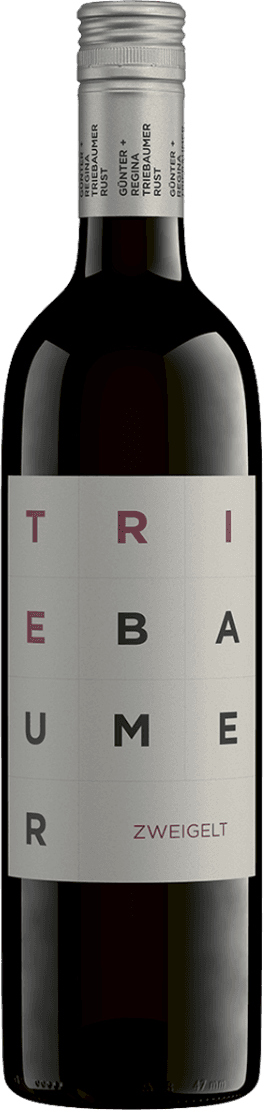 Weingut Triebaumer - Ruster DAC Zweigelt 2021 Het label heeft een minimalistisch ontwerp met grote letters die de naam 'Triebaumer' vormen in een rasterpatroon. De achtergrond is neutraal, en de letters zijn in verschillende kleuren gedrukt, voornamelijk zwart en rood. Onderaan staat het woord 'Zweigelt'.