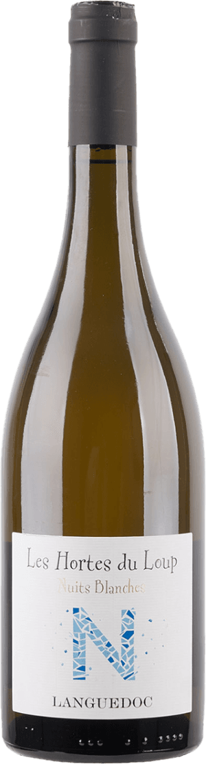 Het label toont een grote letter 'N' in een mozaïekstijl, bestaande uit verschillende tinten blauw. Boven de 'N' staan de woorden 'Les Hortes du Loup' in een klassieke zwarte typografie en daaronder 'Nuits Blanches' in goudkleurige letters. Onderaan staat het woord 'LANGUEDOC'. Het design is strak en minimalistisch.