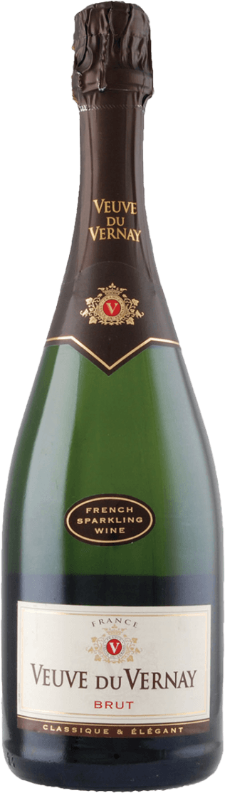 Veuve du Vernay - Vin Mousseux Brut Het label van de wijnfles toont een traditioneel ontwerp met een familiewapen in het midden. Bovenaan staat de merknaam 'Veuve du Vernay' in gouden letters op een donkere achtergrond. Onderaan is er nogmaals de merknaam en het woord 'Brut' in rood, met daaronder de woorden 'Classique & Élégant'.
